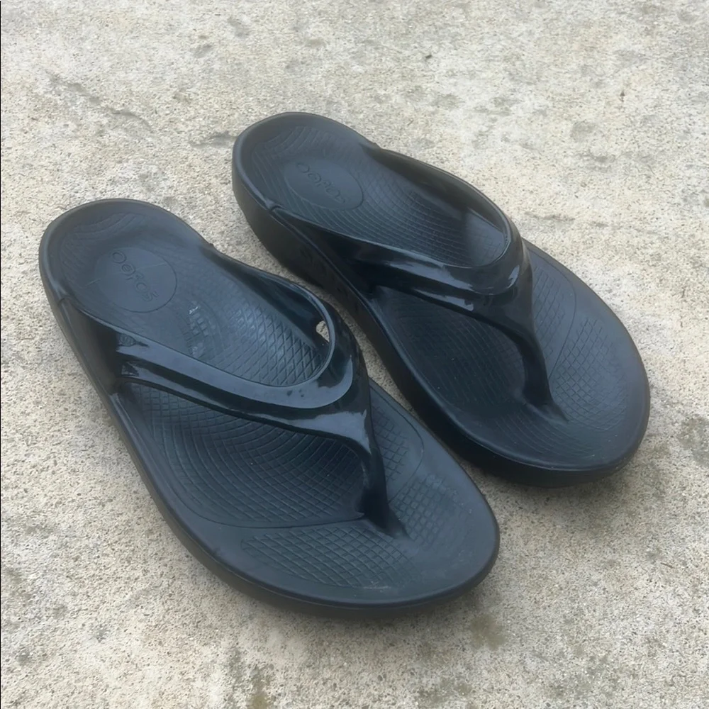 OOFOS Black Recovery Sandal Things Women's Size 9